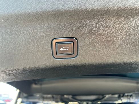 Used 2022 Chevrolet Tahoe Z71 w/ Luxury Package image 28