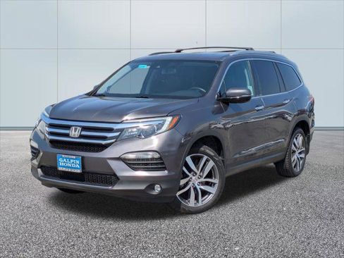 Used 2017 Honda Pilot Touring image 1