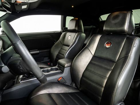 Used 2014 Dodge Challenger R/T RWD image 5