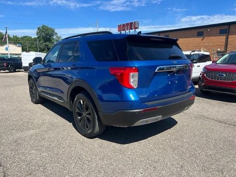 Certified 2022 Ford Explorer XLT w/ Equipment Group 202A AWD/4WD image 5