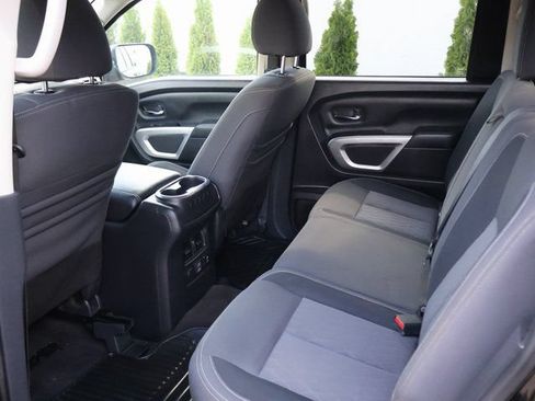 Used 2021 Nissan Titan SV w/ SV Convenience Package RWD image 16