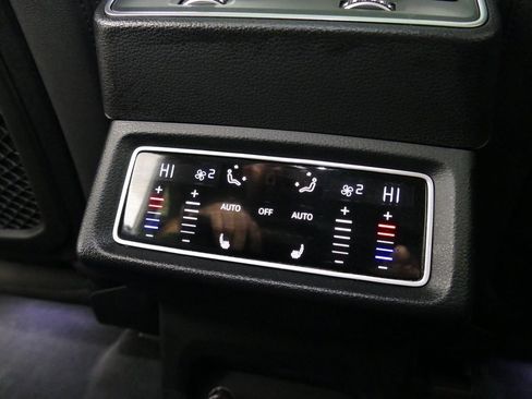 Used 2023 Audi e-tron Premium Plus image 29