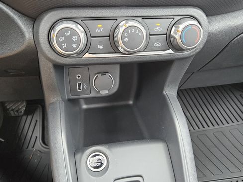 New 2025 Nissan Kicks Play S image 10
