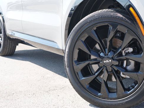 Used 2023 Kia Sorento SX AWD/4WD image 2