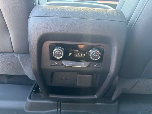 Used 2026 Chevrolet Traverse RS AWD/4WD image 27