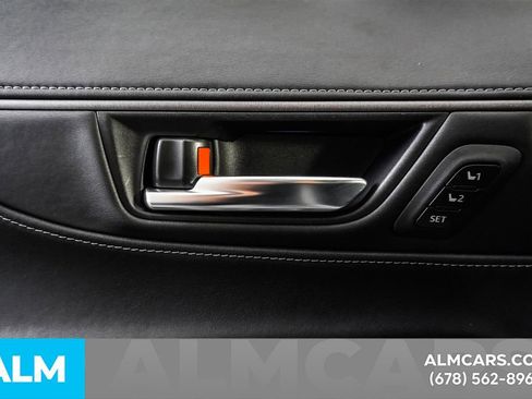 Used 2022 Toyota Venza XLE image 48