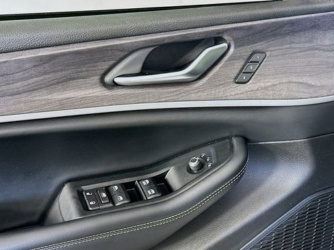 Certified 2023 Jeep Grand Cherokee Limited AWD/4WD image 28
