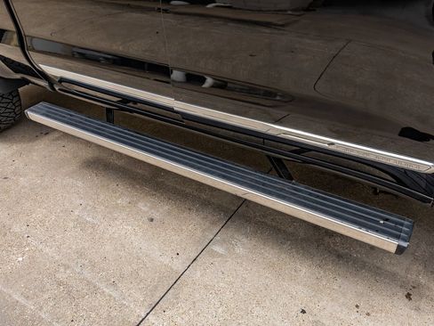 Used 2024 Chevrolet Silverado 1500 High Country w/ High Country Premium Package AWD/4WD image 13