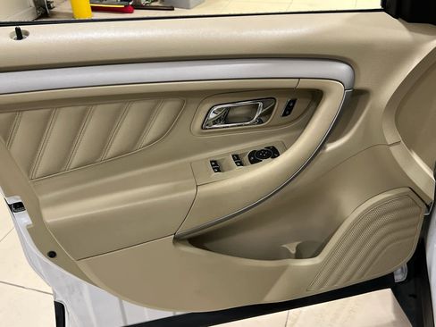 Used 2018 Ford Taurus SEL FWD image 11