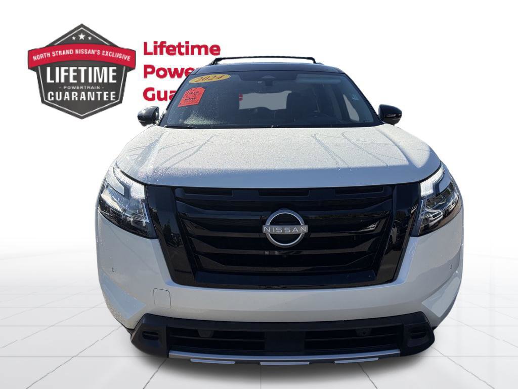 Used 2024 Nissan Pathfinder Platinum AWD/4WD image 11