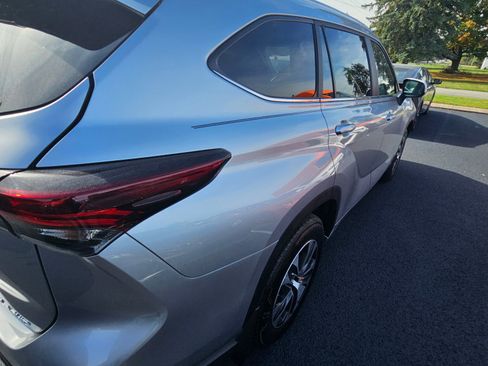 Used 2024 Toyota Highlander XLE image 5