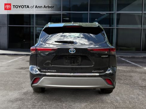 Used 2024 Toyota Highlander Platinum AWD/4WD image 4