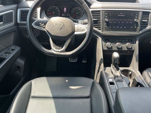 Used 2021 Volkswagen Atlas Cross Sport SE w/ Panoramic Sunroof Package FWD image 9