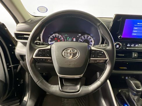 Used 2023 Toyota Highlander XLE image 17