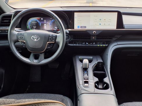 Used 2023 Toyota Crown AWD/4WD image 12