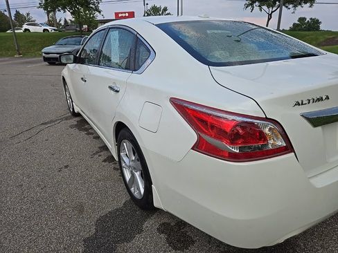 Used 2013 Nissan Altima 2.5 SV FWD image 7