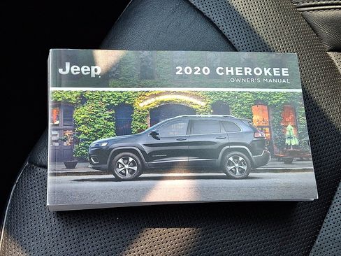 Used 2020 Jeep Cherokee Limited AWD/4WD image 25