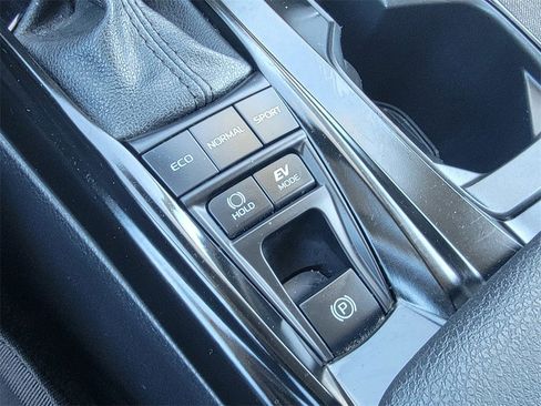 Used 2025 Toyota Camry LE image 30