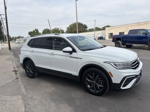 Used 2024 Volkswagen Tiguan SE image 8