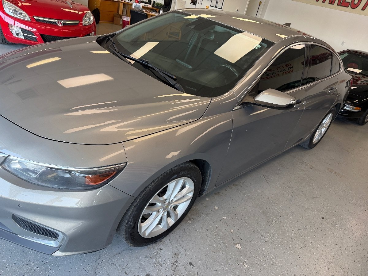 Used 2018 Chevrolet Malibu LT w/ Driver Confidence Package FWD image 4