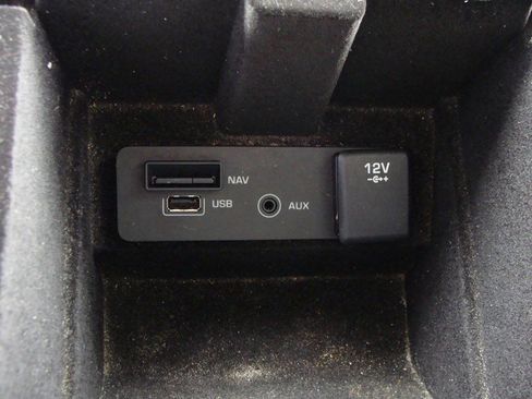 Used 2018 Land Rover Discovery Sport SE image 27