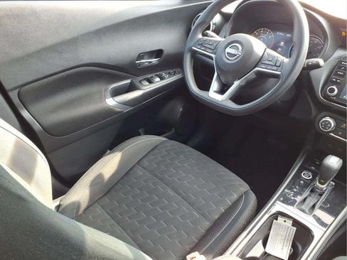 Used 2024 Nissan Kicks SV FWD image 9