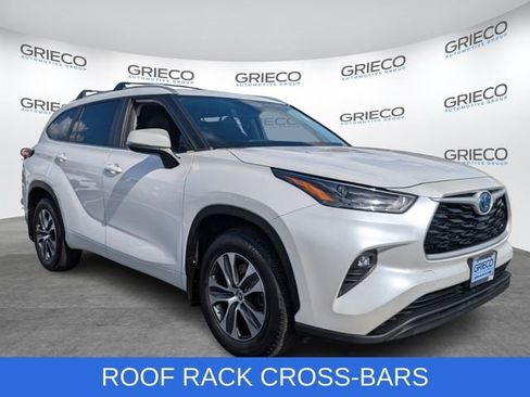 Used 2023 Toyota Highlander XLE FWD image 1