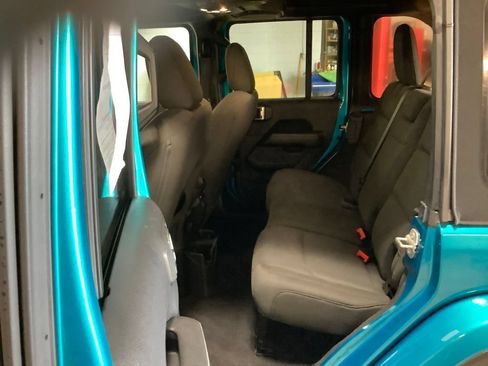 Certified 2019 Jeep Wrangler Unlimited Sahara AWD/4WD image 17