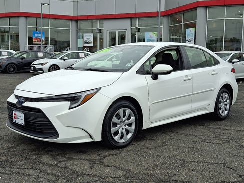 Certified 2023 Toyota Corolla LE image 3