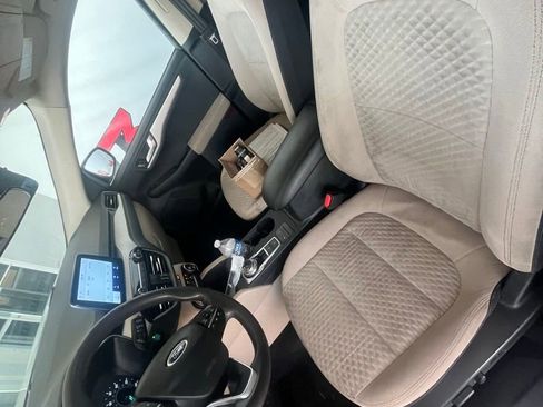 Used 2020 Ford Escape SE image 13