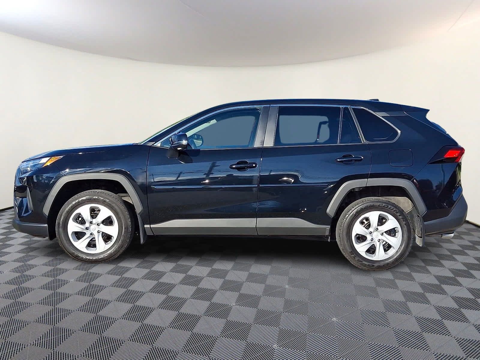 Used 2023 Toyota RAV4 LE AWD/4WD image 9