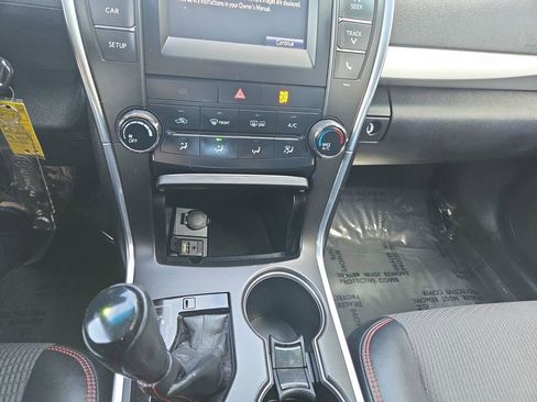 Used 2017 Toyota Camry SE image 22