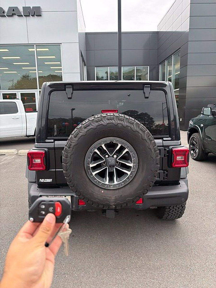 Used 2026 Jeep Wrangler Unlimited Rubicon AWD/4WD image 4