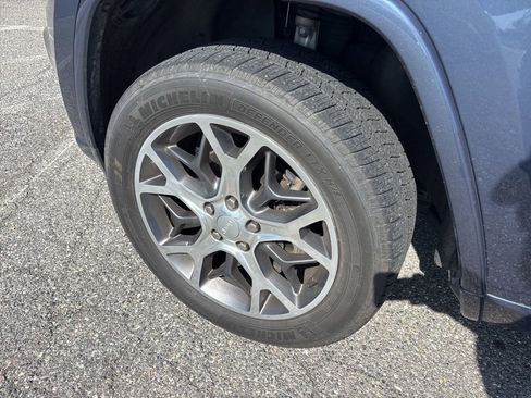 Used 2020 Jeep Grand Cherokee Overland AWD/4WD image 8