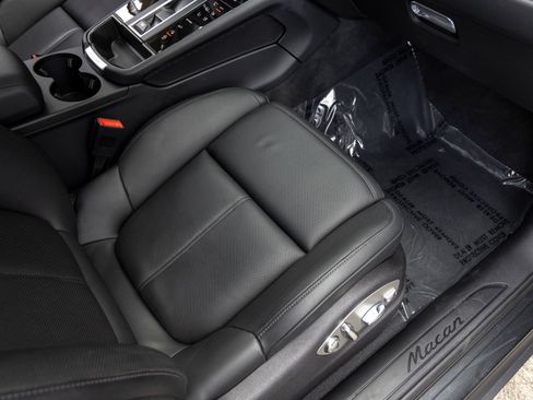 Certified 2026 Porsche Macan AWD/4WD image 52
