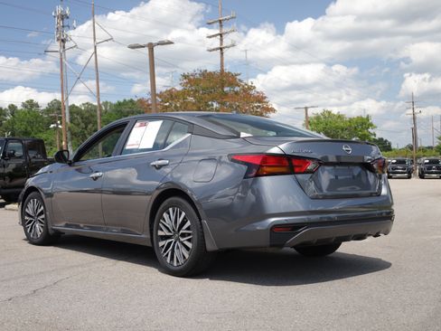 Used 2023 Nissan Altima 2.5 SV FWD image 3
