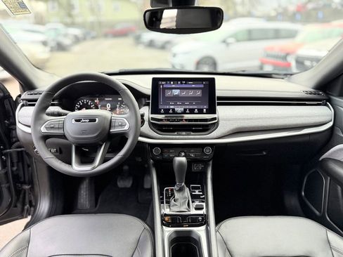 Used 2023 Jeep Compass Latitude image 9