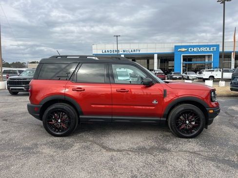 Used 2024 Ford Bronco Sport Outer Banks w/ Tech Package AWD/4WD image 2