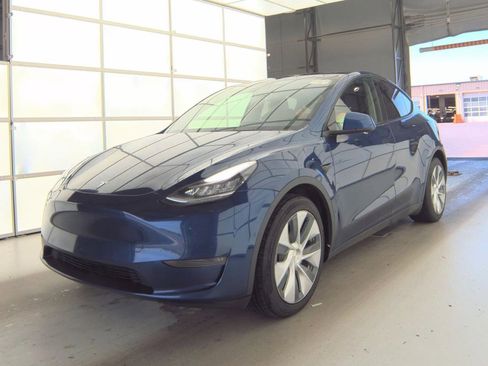 Used 2021 Tesla Model Y Long Range AWD/4WD image 1