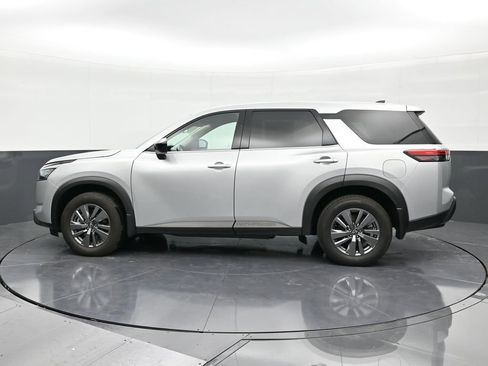 Used 2025 Nissan Pathfinder S FWD image 2