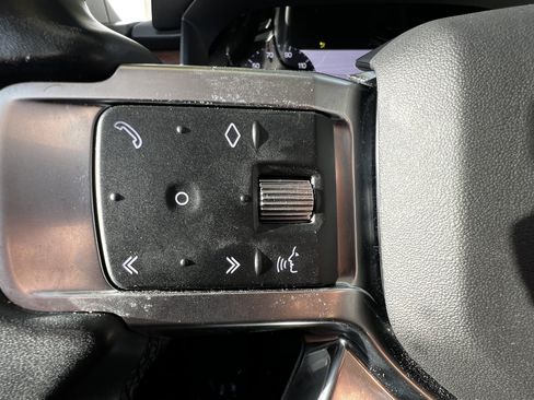 Used 2023 Land Rover Discovery S image 19