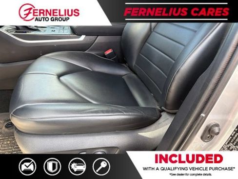 Used 2022 Toyota Highlander XLE AWD/4WD image 8