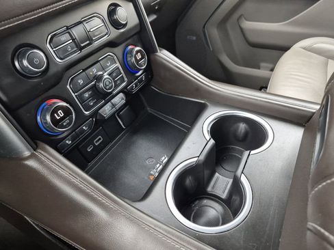 Used 2021 Chevrolet Tahoe Z71 image 25