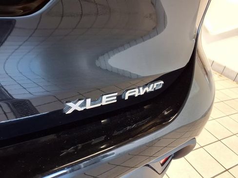 Used 2024 Toyota Highlander XLE AWD/4WD image 22