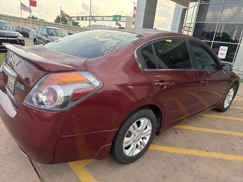 Used 2011 Nissan Altima 2.5 SL w/ Technology Pkg FWD image 3