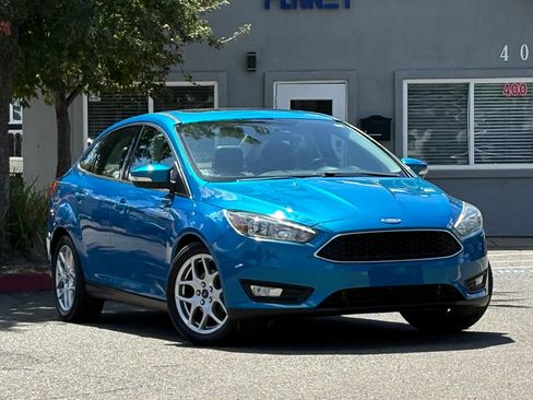 Used 2015 Ford Focus SE w/ Equipment Group 201A FWD image 3