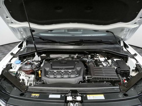 Used 2024 Volkswagen Tiguan SE R-Line image 38