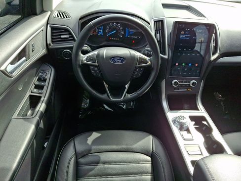 Used 2022 Ford Edge SEL image 11