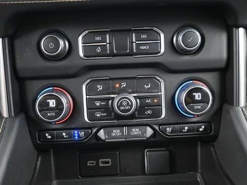 Used 2023 Chevrolet Suburban Premier RWD image 25