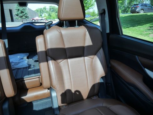 Used 2019 Subaru Ascent Touring w/ Popular Package #2 AWD/4WD image 14